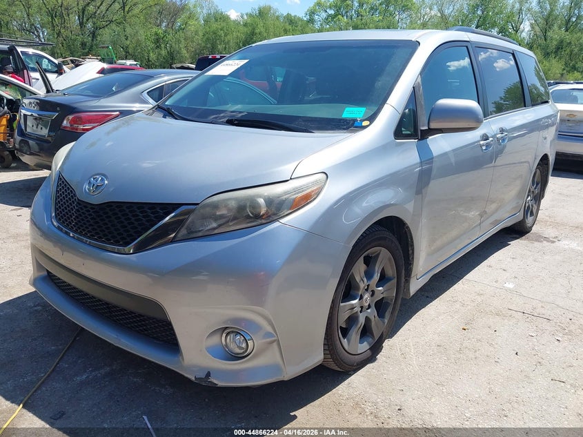2016 Toyota Sienna VIN 5TDXK3DC9GS749935 IAAI salvage auction — RIGHT REAR, Clear (Kansas), sold $3,400 on 2026-07-15 (photo 2)