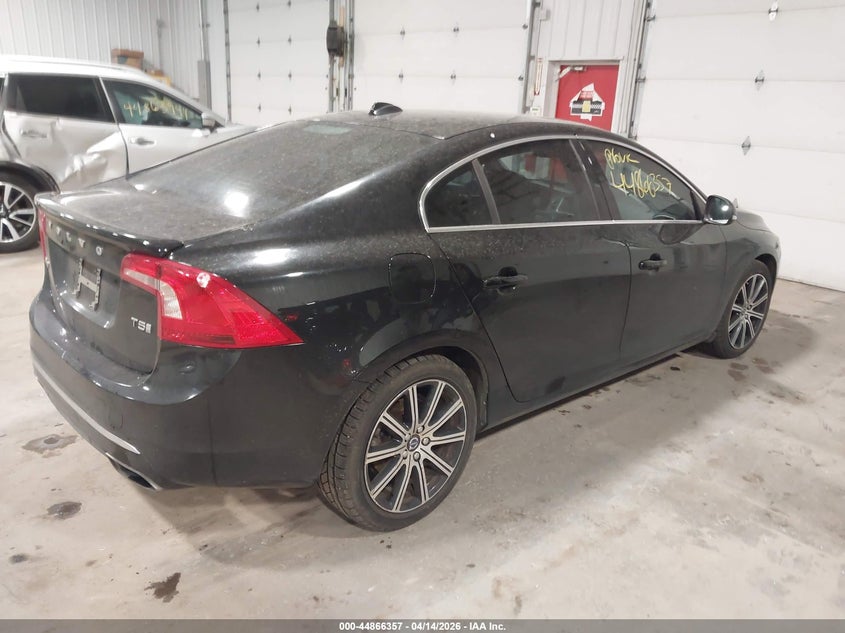 2016 Volvo VIN LYV402FK0GB095968 IAAI salvage auction — LEFT SIDE, Salvage (Minnesota), sold $1,300 on 2026-07-15 (photo 4)