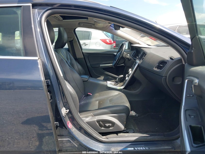 2015 Volvo V60 VIN YV140MEK3F1222032 IAAI salvage auction — REAR END, Wait Title, sold $1,000 on 2026-08-07 (photo 5)