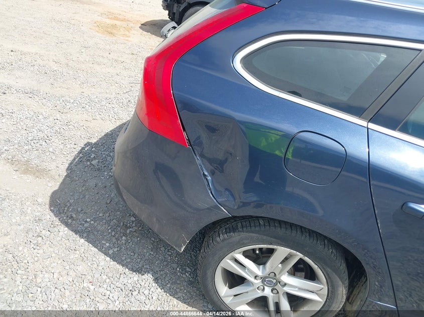 2015 Volvo V60 VIN YV140MEK3F1222032 IAAI salvage auction — REAR END, Wait Title, sold $1,000 on 2026-08-07 (photo 6)