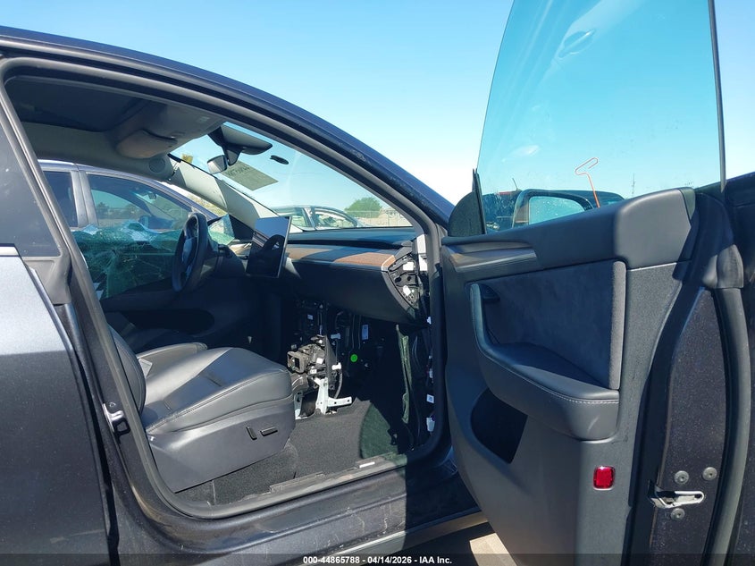 2024 Tesla Model y VIN 7SAYGDEE7RF163837 IAAI salvage auction — LEFT REAR, Wait Title, sold $10,925 on 2026-07-07 (photo 5)