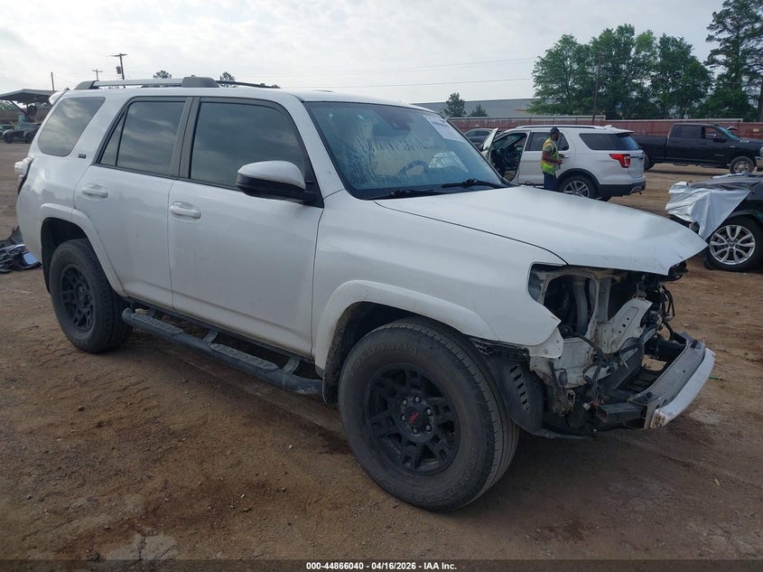 2021 Toyota 4runner VIN JTEEU5JR0M5238844 IAAI salvage auction — FRONT END, Wait Title, sold $10,200 on 2026-07-09 (photo 1)