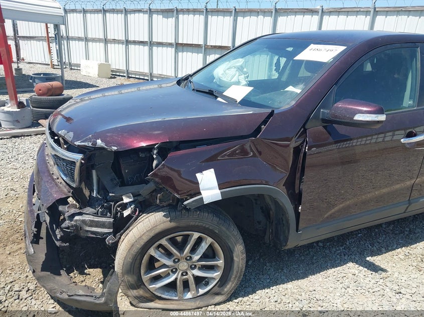 2014 Kia Sorento VIN 5XYKT3A60EG473094 IAAI salvage auction — FRONT END, Wait Title, sold $625 on 2026-07-27 (photo 6)