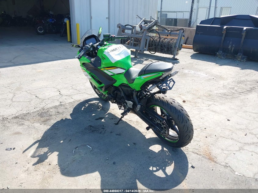 2025 Kawasaki Ninja VIN ML5EXEP19SDAE2300 IAAI salvage auction — FRONT END, Wait Title, sold $1,875 on 2026-07-21 (photo 3)