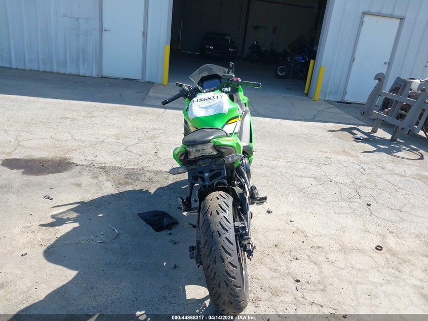 2025 Kawasaki Ninja VIN ML5EXEP19SDAE2300 IAAI salvage auction — FRONT END, Wait Title, sold $1,875 on 2026-07-21 (photo 6)