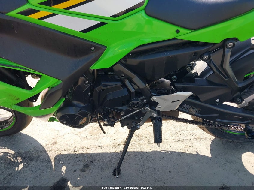 2025 Kawasaki Ninja VIN ML5EXEP19SDAE2300 IAAI salvage auction — FRONT END, Wait Title, sold $1,875 on 2026-07-21 (photo 9)