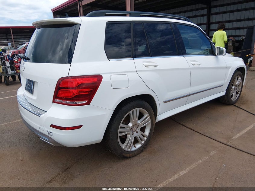 2014 Mercedes-benz Glk-klasse VIN WDCGG5HB6EG195706 IAAI salvage auction — WATER/FLOOD, Salvage (Hawaii), sold $825 on 2026-08-11 (photo 4)