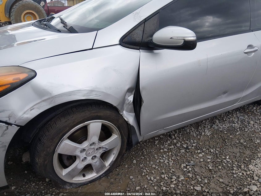 2016 Kia Forte VIN KNAFX6A87G5631707 IAAI salvage auction — LEFT SIDE, Wait Title, sold $100 on 2026-07-22 (photo 6)