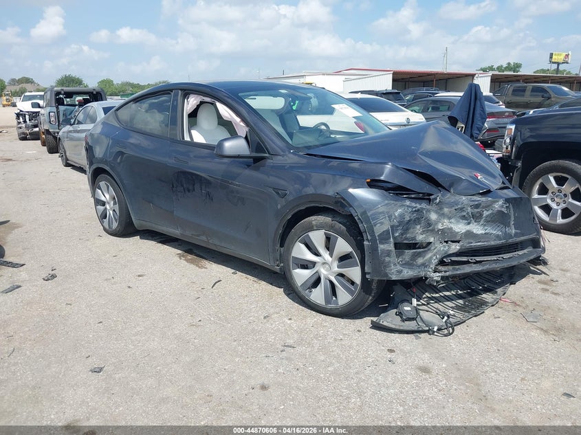 2024 Tesla Model y VIN 7SAYGAEEXRF075122 IAAI salvage auction — FRONT & REAR, Salvage (Texas), sold $50 on 2026-07-30 (photo 1)