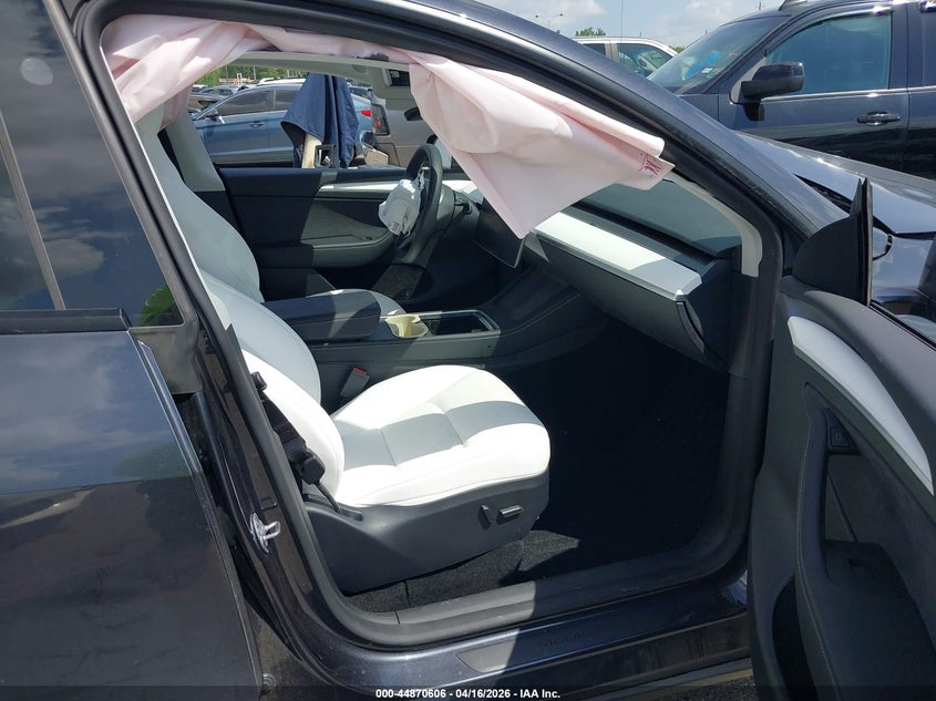 2024 Tesla Model y VIN 7SAYGAEEXRF075122 IAAI salvage auction — FRONT & REAR, Salvage (Texas), sold $50 on 2026-07-30 (photo 5)