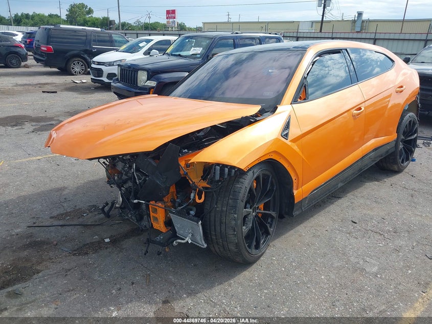 2022 Lamborghini Urus VIN ZPBUA1ZL2NLA21237 IAAI salvage auction — Biohazard/Chemical, Salvage (Texas), sold $53,625 on 2026-07-01 (photo 2)