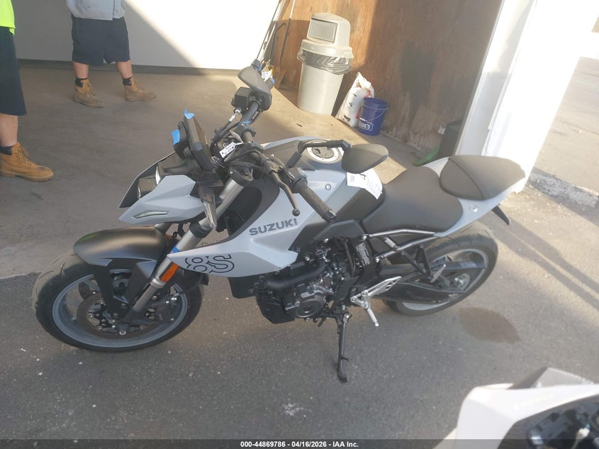 2024 Suzuki Gsx VIN JS1EM11B5R7101601 IAAI salvage auction — LEFT & RIGHT, Salvage (Virginia), sold $2,850 on 2026-07-07 (photo 2)