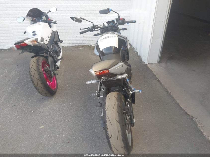 2024 Suzuki Gsx VIN JS1EM11B5R7101601 IAAI salvage auction — LEFT & RIGHT, Salvage (Virginia), sold $2,850 on 2026-07-07 (photo 6)