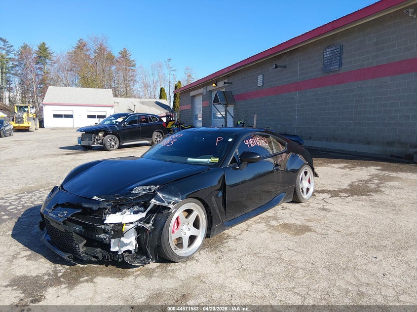2025 Toyota Gr 86 VIN JF1ZNBE1XS9752380 IAAI salvage auction — FRONT & REAR, Salvage (Maine), sold $6,400 on 2026-07-30 (photo 2)