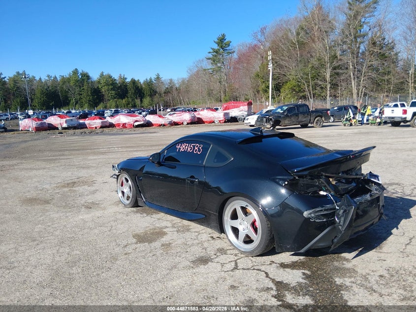 2025 Toyota Gr 86 VIN JF1ZNBE1XS9752380 IAAI salvage auction — FRONT & REAR, Salvage (Maine), sold $6,400 on 2026-07-30 (photo 3)