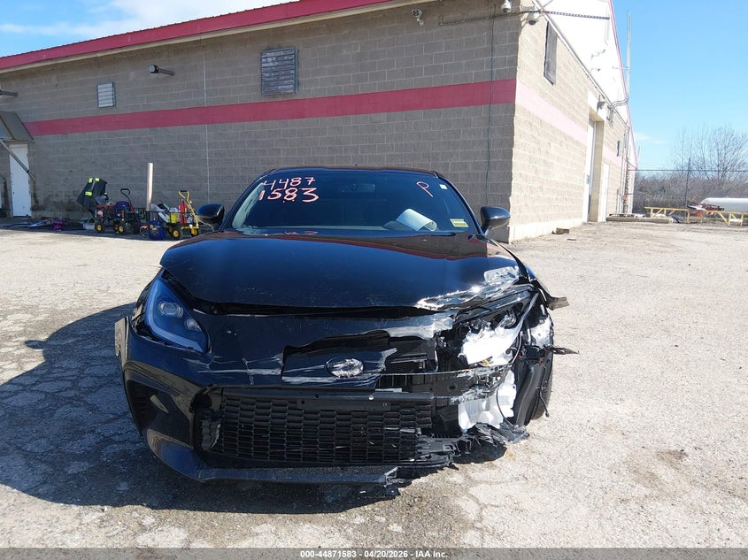 2025 Toyota Gr 86 VIN JF1ZNBE1XS9752380 IAAI salvage auction — FRONT & REAR, Salvage (Maine), sold $6,400 on 2026-07-30 (photo 6)