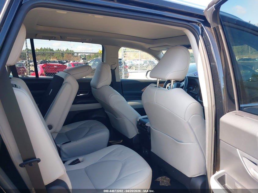 2024 Toyota Highlander VIN 5TDAAAB50RS065781 IAAI salvage auction — LEFT FRONT, Salvage (Massachusetts), sold $25,900 on 2026-07-10 (photo 8)