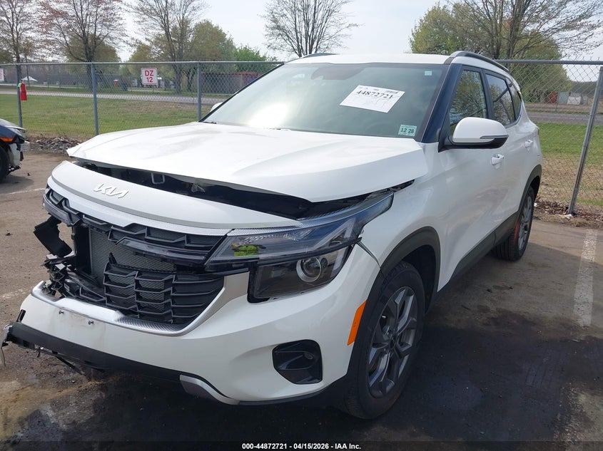 2024 Kia Seltos VIN KNDEUCAA8R7571484 IAAI salvage auction — RIGHT FRONT, Salvage (New Jersey), sold $8,900 on 2026-07-20 (photo 2)