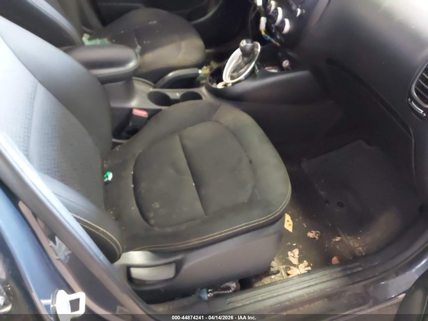2015 Kia Soul VIN KNDJP3A56F7149038 IAAI salvage auction — LEFT FRONT, Salvage Title, sold $700 on 2026-07-15 (photo 5)