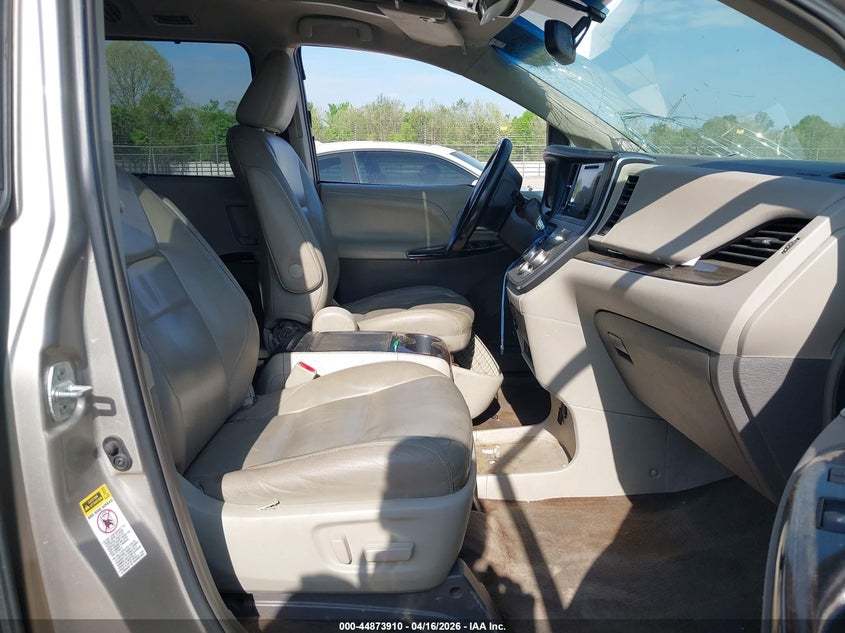2015 Toyota Sienna VIN 5TDYK3DC8FS679511 IAAI salvage auction — LEFT FRONT, Wait Title, sold $3,950 on 2026-07-15 (photo 5)