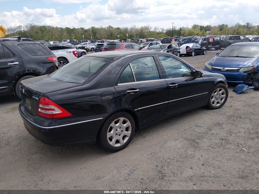 2006 Mercedes-benz C-klasse VIN WDBRF92H66F790695 IAAI salvage auction — NORMAL WEAR, Clear (Michigan), sold $325 on 2026-07-13 (photo 4)