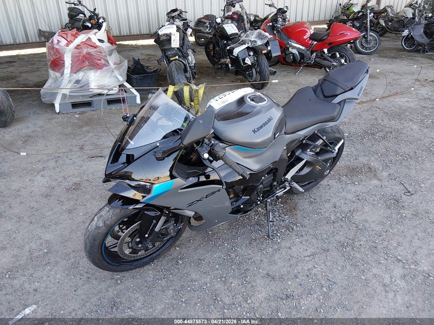 2025 Kawasaki Zx VIN JKBZXJJ13SA025784 IAAI salvage auction — RIGHT SIDE, Salvage (California), sold $4,100 on 2026-07-06 (photo 2)