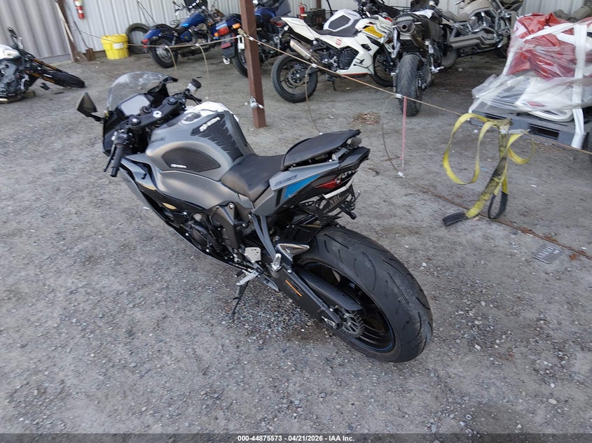 2025 Kawasaki Zx VIN JKBZXJJ13SA025784 IAAI salvage auction — RIGHT SIDE, Salvage (California), sold $4,100 on 2026-07-06 (photo 3)