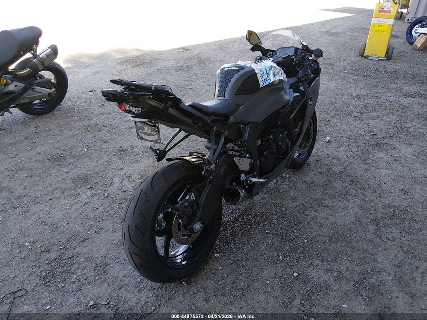 2025 Kawasaki Zx VIN JKBZXJJ13SA025784 IAAI salvage auction — RIGHT SIDE, Salvage (California), sold $4,100 on 2026-07-06 (photo 4)