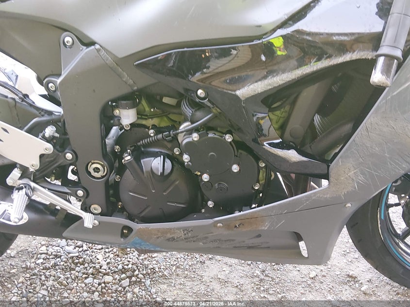 2025 Kawasaki Zx VIN JKBZXJJ13SA025784 IAAI salvage auction — RIGHT SIDE, Salvage (California), sold $4,100 on 2026-07-06 (photo 8)