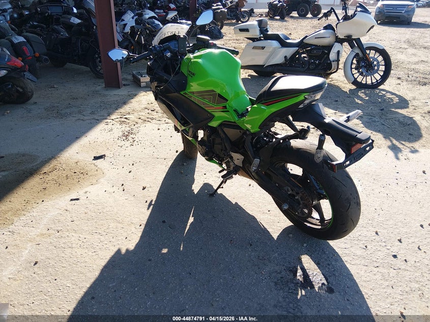 2024 Kawasaki Ninja VIN ML5EXEP18RDAC5045 IAAI salvage auction — LEFT SIDE, Salvage Title, sold $1,750 on 2026-07-14 (photo 3)
