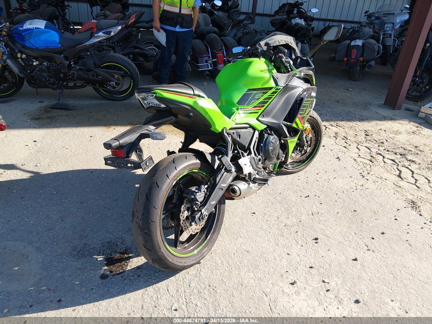2024 Kawasaki Ninja VIN ML5EXEP18RDAC5045 IAAI salvage auction — LEFT SIDE, Salvage Title, sold $1,750 on 2026-07-14 (photo 4)