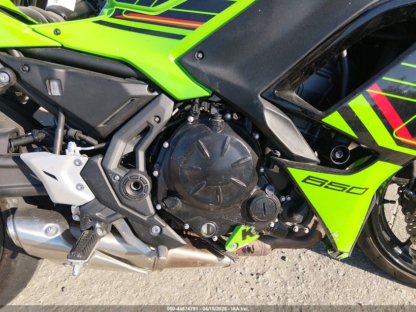 2024 Kawasaki Ninja VIN ML5EXEP18RDAC5045 IAAI salvage auction — LEFT SIDE, Salvage Title, sold $1,750 on 2026-07-14 (photo 8)