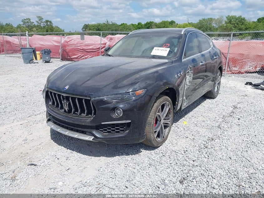 2021 Maserati Levante VIN ZN661XUL8MX372721 IAAI salvage auction — SIDE, Wait Title, sold $8,400 on 2026-08-12 (photo 2)