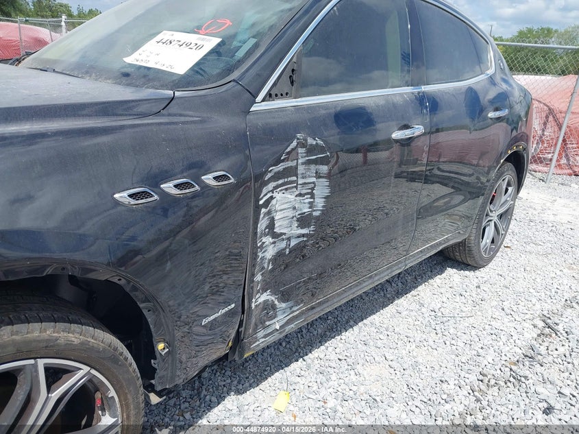 2021 Maserati Levante VIN ZN661XUL8MX372721 IAAI salvage auction — SIDE, Wait Title, sold $8,400 on 2026-08-12 (photo 6)