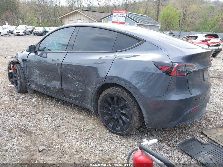2023 Tesla Model y VIN 7SAYGAEE9PF964944 IAAI salvage auction — SIDE, Wait Title, sold $11,800 on 2026-07-09 (photo 3)