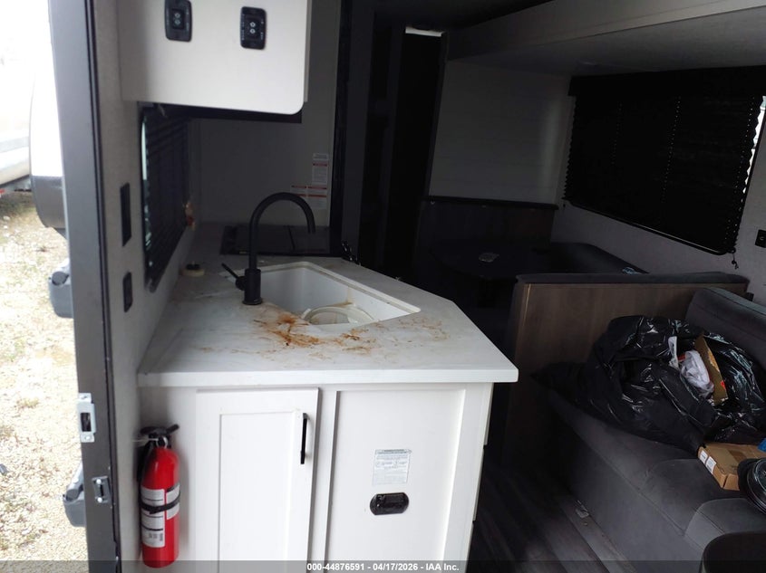 2025 Jayco Jayfl184bh VIN 1UJBC0BP3S1YW0899 IAAI salvage auction — UNKNOWN, Scrap (Michigan), sold $1,900 on 2026-09-16 (photo 5)