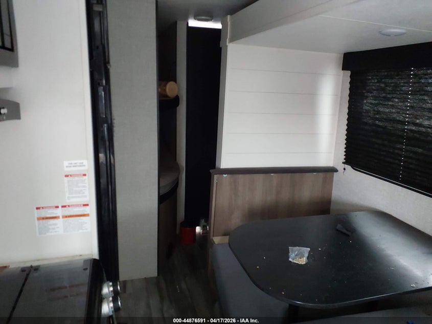 2025 Jayco Jayfl184bh VIN 1UJBC0BP3S1YW0899 IAAI salvage auction — UNKNOWN, Scrap (Michigan), sold $1,900 on 2026-09-16 (photo 8)