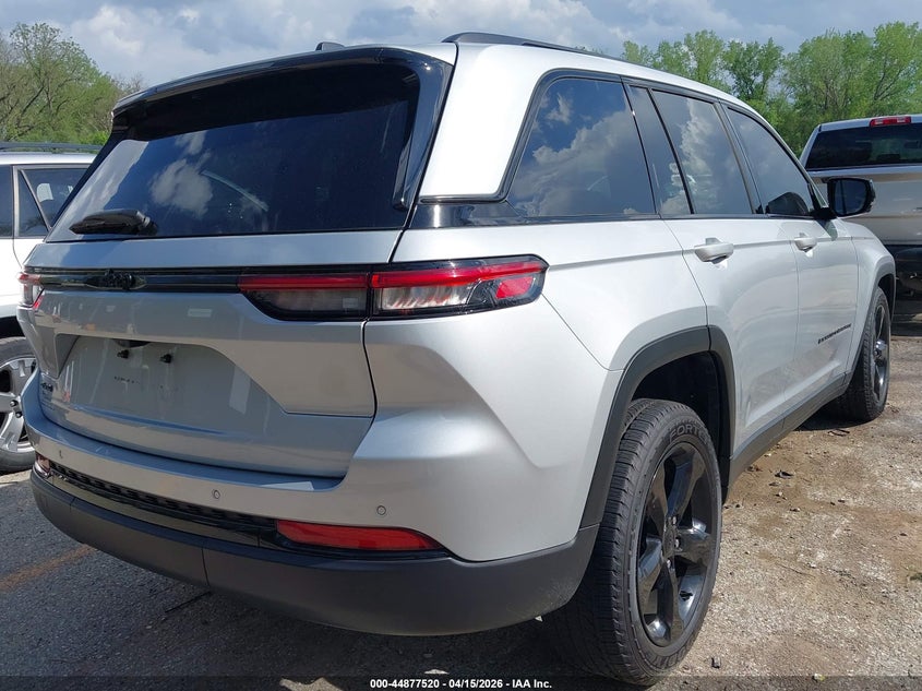 2024 Jeep Grand cherokee VIN 1C4RJHAG8R8512778 IAAI salvage auction — LEFT SIDE, Wait Title, sold $12,400 on 2026-07-29 (photo 4)