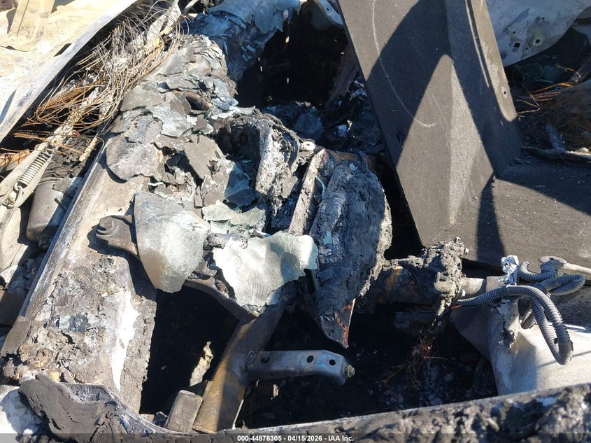 2016 BMW 3er VIN WBA8E9G5XGNT87385 IAAI salvage auction — TOTAL BURN, Non-Repairable (California), sold $125 on 2026-08-11 (photo 7)