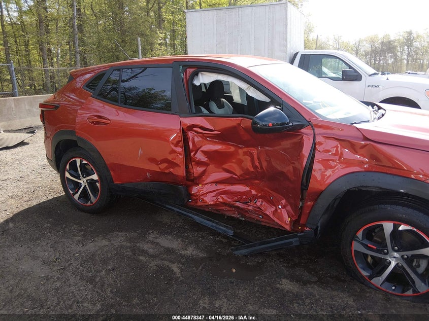 2024 Chevrolet Trax VIN KL77LGE21RC164343 IAAI salvage auction — RIGHT SIDE, Salvage - Greater Than 75% (Maryland), sold $3,100 on 2026-07-15 (photo 6)
