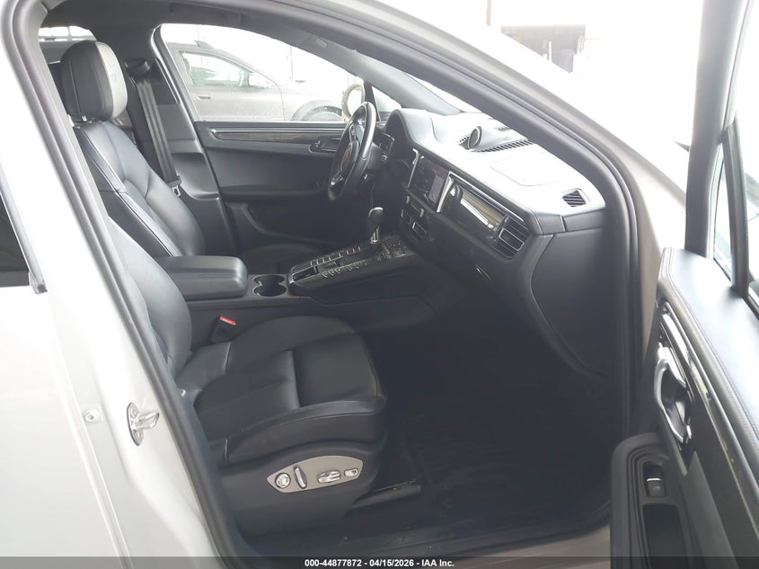2021 Porsche Macan VIN WP1AG2A52MLB53603 IAAI salvage auction — LEFT SIDE, Salvage (California), sold $32,300 on 2026-08-07 (photo 5)