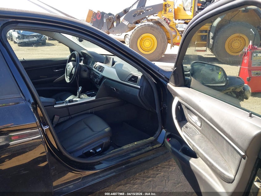 2018 BMW 3er VIN WBA8A9C52JAH14168 IAAI salvage auction — LEFT FRONT, Salvage (Arizona), sold $25 on 2026-07-21 (photo 5)