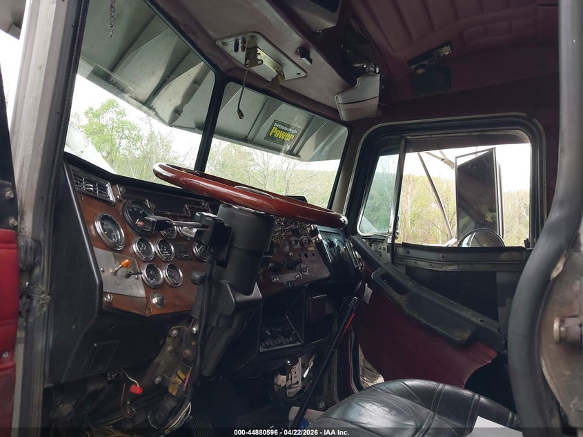 1996 Peterbilt 379 VIN 1XP5DR9X9TN414446 IAAI salvage auction — ROLLOVER, Salvage (Virginia), sold $7,400 on 2026-08-19 (photo 5)
