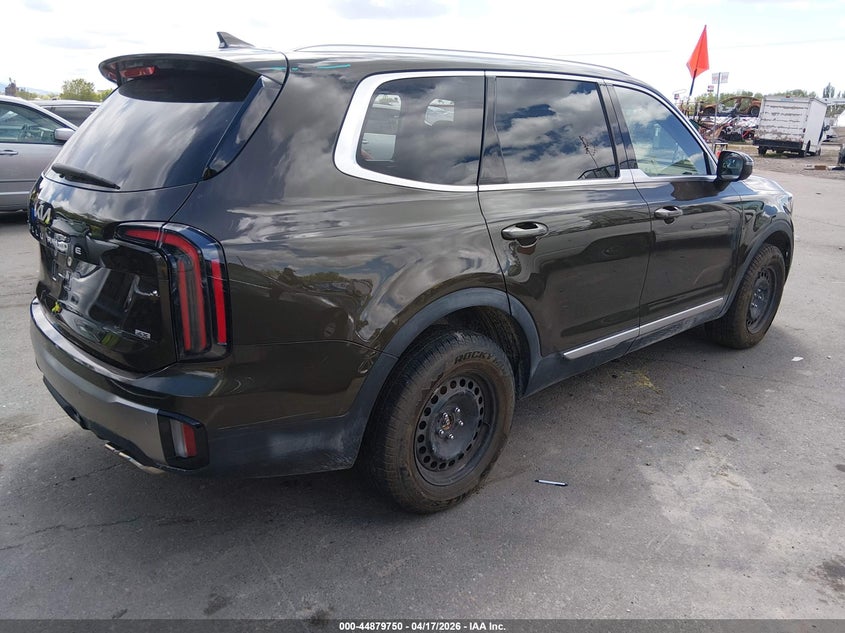 2025 Kia Telluride VIN 5XYP3DGC0SG637464 IAAI salvage auction — THEFT, Salvage Title, sold $18,550 on 2026-07-30 (photo 4)