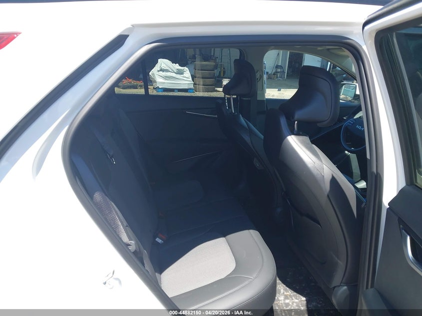 2025 Kia Niro VIN KNDCR3LE0S5283985 IAAI salvage auction — FRESH WATER, Salvage Title, sold $2,050 on 2026-07-21 (photo 8)