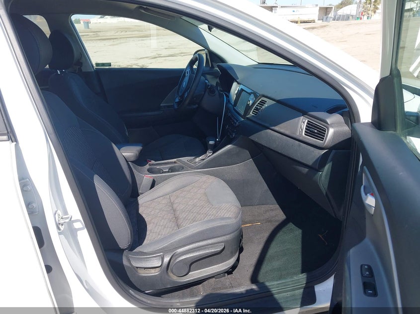 2019 Kia Niro VIN KNDCB3LC1K5353061 IAAI salvage auction — REAR END, Salvage Title, sold $2,650 on 2026-07-15 (photo 5)