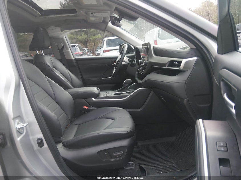 2024 Toyota Highlander VIN 5TDKDRBH3RS532471 IAAI salvage auction — LEFT REAR, Salvage Title, sold $18,200 on 2026-07-29 (photo 5)
