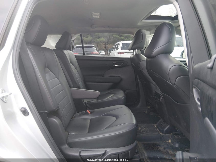 2024 Toyota Highlander VIN 5TDKDRBH3RS532471 IAAI salvage auction — LEFT REAR, Salvage Title, sold $18,200 on 2026-07-29 (photo 8)