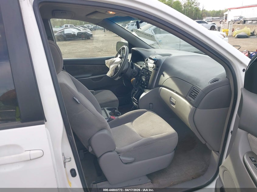 2007 Toyota Sienna VIN 5TDZK23C17S015830 IAAI salvage auction — FRONT END, Salvage - Greater Than 75% (Maryland), sold $675 on 2026-07-31 (photo 5)