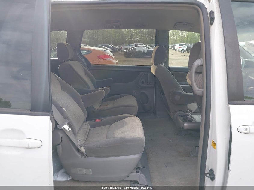 2007 Toyota Sienna VIN 5TDZK23C17S015830 IAAI salvage auction — FRONT END, Salvage - Greater Than 75% (Maryland), sold $675 on 2026-07-31 (photo 8)